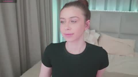 Snapshot of nikaletta chatting on 05-17-26, 12:30 Nika online show from 05-17-26, 12:30