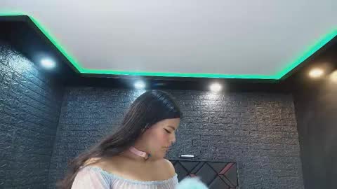 Snapshot of nikibunn chatting on 05-25-26, 12:44 NIKI online show from 05-25-26, 12:44