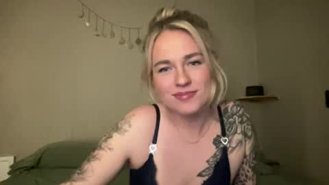 Snapshot of nikitanoirxo chatting on 05-20-26, 03:24 Nikita Noir Xo online show from 05-20-26, 03:24