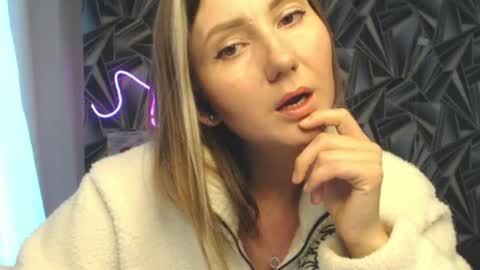Snapshot of nikkikiss___ chatting on 06-19-26, 01:32 nikkikiss___ online show from 06-19-26, 01:32