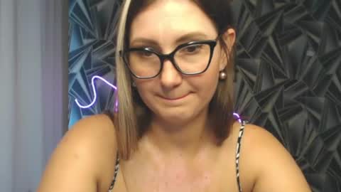 Snapshot of nikkikiss___ chatting on 06-25-26, 03:50 nikkikiss___ online show from 06-25-26, 03:50