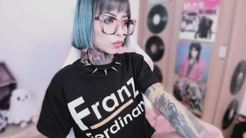 Nikki Ramone   online show from 04-01-26, 01:41