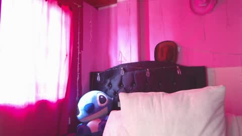 Snapshot of nikkirous_ chatting on 03-24-26, 05:07 Nikkirous online show from 03-24-26, 05:07