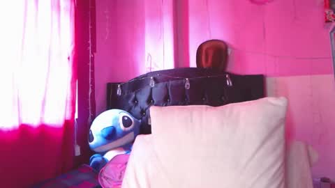 Snapshot of nikkirous_ chatting on 03-25-26, 06:25 Nikkirous online show from 03-25-26, 06:25