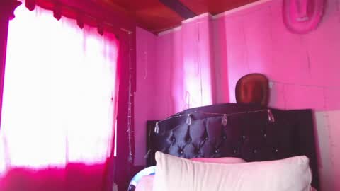 Snapshot of nikkirous_ chatting on 04-11-26, 06:12 Nikkirous online show from 04-11-26, 06:12