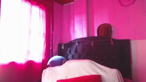 Snapshot of nikkirous_ chatting on 05-08-26, 05:18 Nikkirous online show from 05-08-26, 05:18