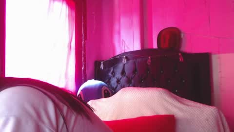 Snapshot of nikkirous_ chatting on 05-12-26, 02:14 Nikkirous online show from 05-12-26, 02:14