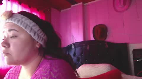 Snapshot of nikkirous_ chatting on 05-19-26, 01:17 Nikkirous online show from 05-19-26, 01:17