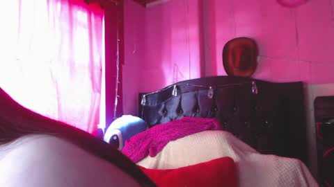 Snapshot of nikkirous_ chatting on 05-25-26, 01:17 Nikkirous online show from 05-25-26, 01:17