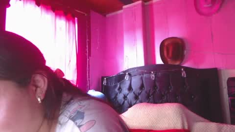 Snapshot of nikkirous_ chatting on 06-10-26, 04:39 Nikkirous online show from 06-10-26, 04:39