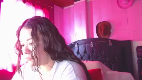 Snapshot of nikkirous_ chatting on 06-12-26, 05:45 Nikkirous online show from 06-12-26, 05:45