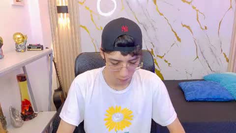Snapshot of nikolay_gregori chatting on 06-25-26, 04:23 online show from 06-25-26, 04:23