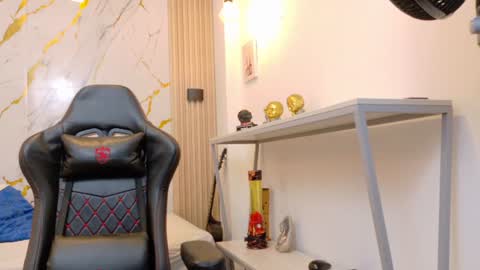 Snapshot of nikolay_gregori chatting on 07-04-26, 04:51 online show from 07-04-26, 04:51