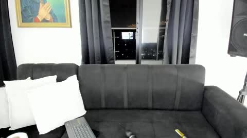 Snapshot of nikoleevanss chatting on 10-11-25, 04:12 Nikole online show from 10-11-25, 04:12