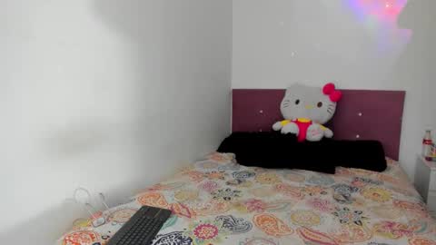 Snapshot of nikoleevanss chatting on 01-14-26, 02:28 Nikole online show from 01-14-26, 02:28