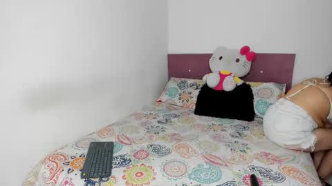 Snapshot of nikoleevanss chatting on 02-05-26, 02:38 Nikole online show from 02-05-26, 02:38