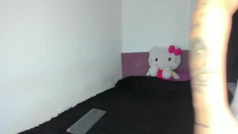 Snapshot of nikoleevanss chatting on 04-05-26, 04:20 Nikole online show from 04-05-26, 04:20