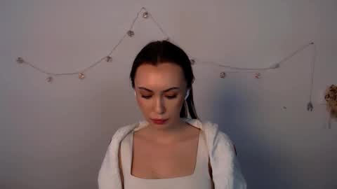 nikonara_ online show from 03-26-26, 07:47