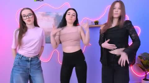 nila_eclipse online show from 04-14-26, 09:04