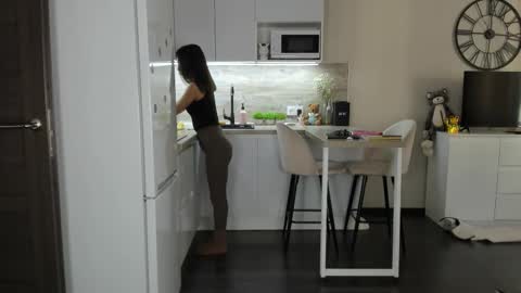 Bella online show from 11-15-25, 09:06