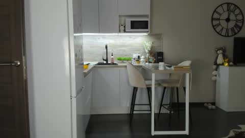 Bella online show from 04-13-26, 08:58