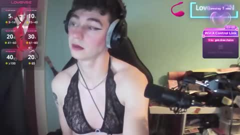 Snapshot of nina_femboy chatting on 12-15-24, 09:31 icynina online show from 12-15-24, 09:31