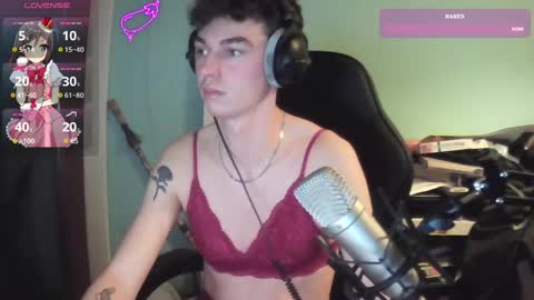 Snapshot of nina_femboy chatting on 12-17-24, 10:32 icynina online show from 12-17-24, 10:32