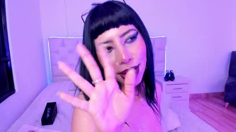 Nina Fox  online show from 05-15-26, 10:50
