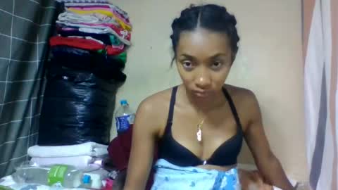 Snapshot of ninaeaa chatting on 06-11-26, 06:06 ninaeaa online show from 06-11-26, 06:06