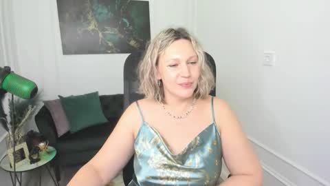 Snapshot of ninastarle chatting on 03-17-26, 10:40 ninastarle online show from 03-17-26, 10:40