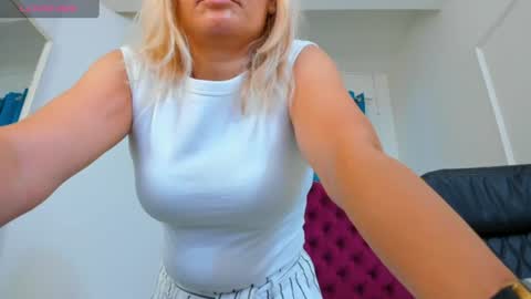 nina dee online show from 07-01-26, 04:14