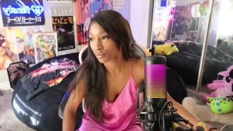 Snapshot of niviawolfe chatting on 12-20-25, 05:09 NIVIA WOLFE online show from 12-20-25, 05:09