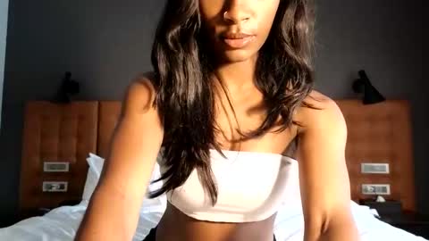 Snapshot of niviawolfe chatting on 02-15-26, 09:55 NIVIA WOLFE online show from 02-15-26, 09:55