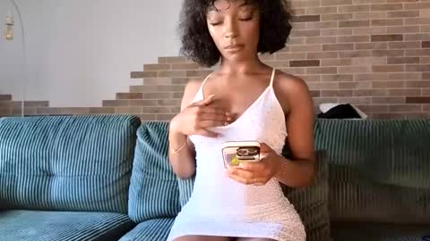 NIVIA WOLFE online show from 05-06-26, 12:19
