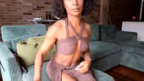 NIVIA WOLFE online show from 05-07-26, 02:06