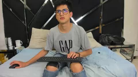 Snapshot of noa_arez chatting on 02-01-26, 12:20 NoaandArez online show from 02-01-26, 12:20