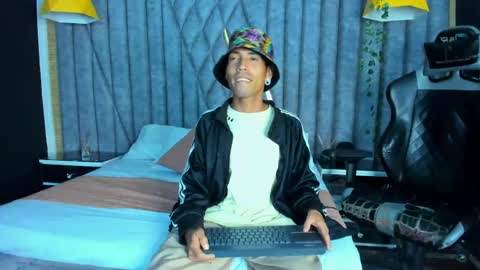 Noah online show from 05-12-26, 03:47