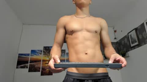 noah_flynn1 online show from 05-03-26, 10:21