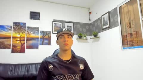 noah_flynn1 online show from 05-04-26, 11:39