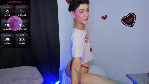 Snapshot of noahfox_12 chatting on 06-10-26, 12:55 Noah fox online show from 06-10-26, 12:55