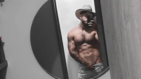 Snapshot of noha_miler chatting on 07-05-26, 12:28 kevin online show from 07-05-26, 12:28