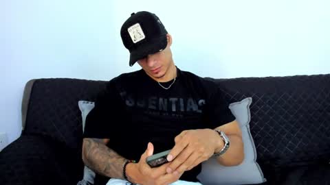 Snapshot of nohanhunter chatting on 07-12-26, 01:35 nohanhunter online show from 07-12-26, 01:35
