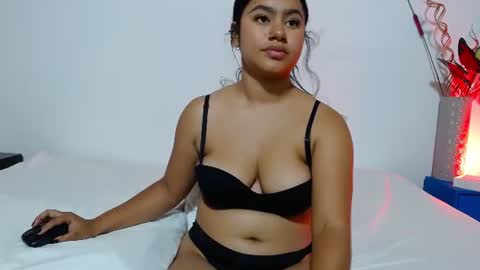 Snapshot of noiravale chatting on 06-12-26, 08:08 Noira Vale online show from 06-12-26, 08:08