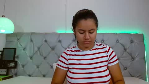 Snapshot of noiravale chatting on 06-19-26, 07:50 Noira Vale online show from 06-19-26, 07:50