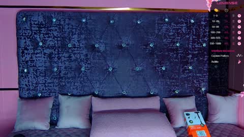 Nora online show from 04-11-26, 12:59