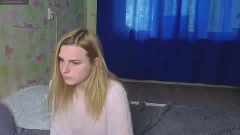 Elina online show from 06-15-26, 11:01