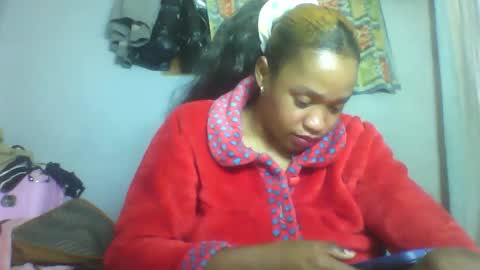 nosminah01 online show from 09-10-25, 12:05