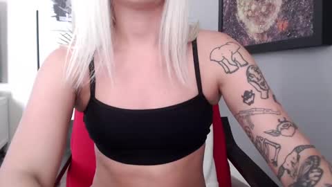 Snapshot of nptv88 chatting on 01-29-25, 08:04 Nick and Tiffany online show from 01-29-25, 08:04