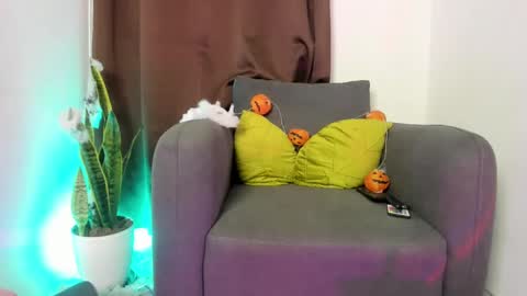 Nia online show from 10-12-25, 12:09