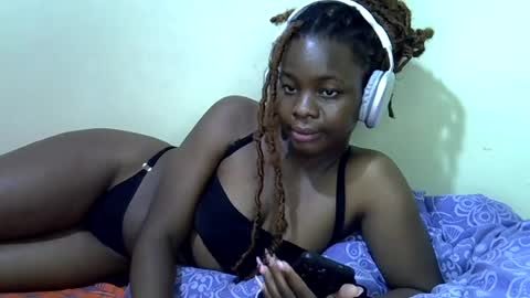 Snapshot of nyla_shal chatting on 06-18-26, 01:06 Shalvin online show from 06-18-26, 01:06